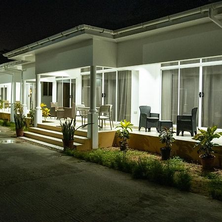 Macmillan'S Holiday Villas Grand Anse  Exterior photo