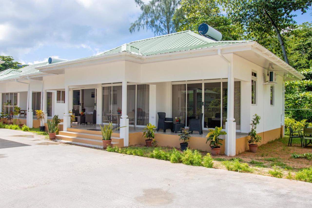 Macmillan'S Holiday Villas Grand Anse  Exterior photo