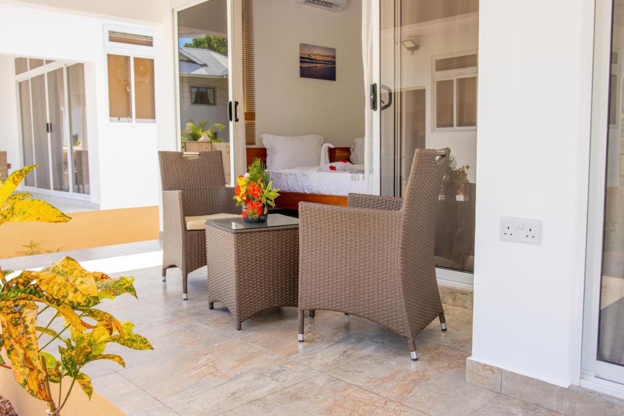 Macmillan'S Holiday Villas Grand Anse  Exterior photo