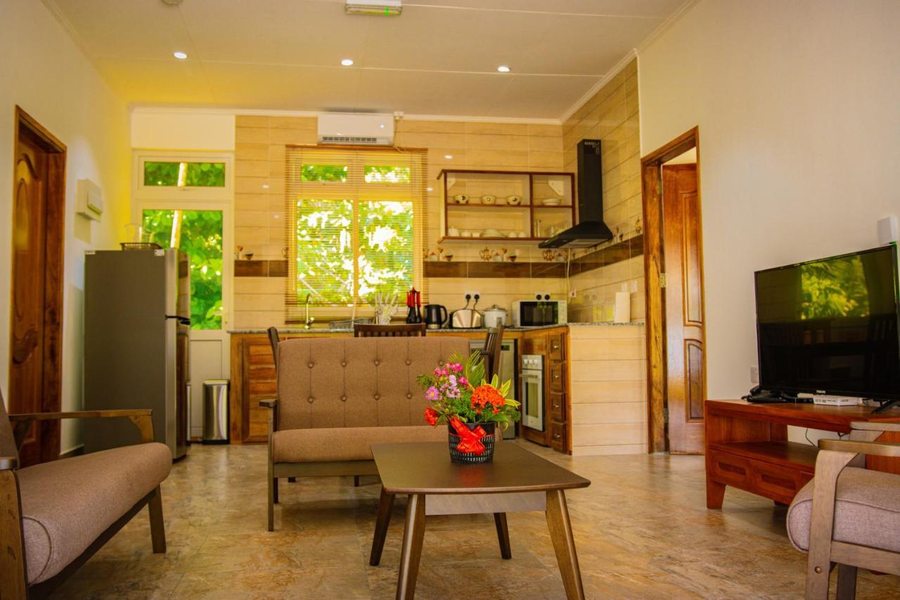 Macmillan'S Holiday Villas Grand Anse  Exterior photo