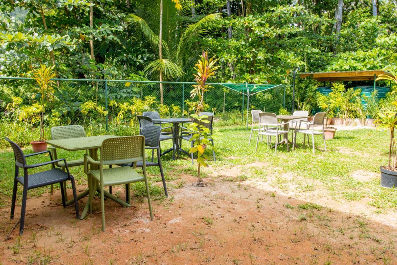 Macmillan'S Holiday Villas Grand Anse  Exterior photo