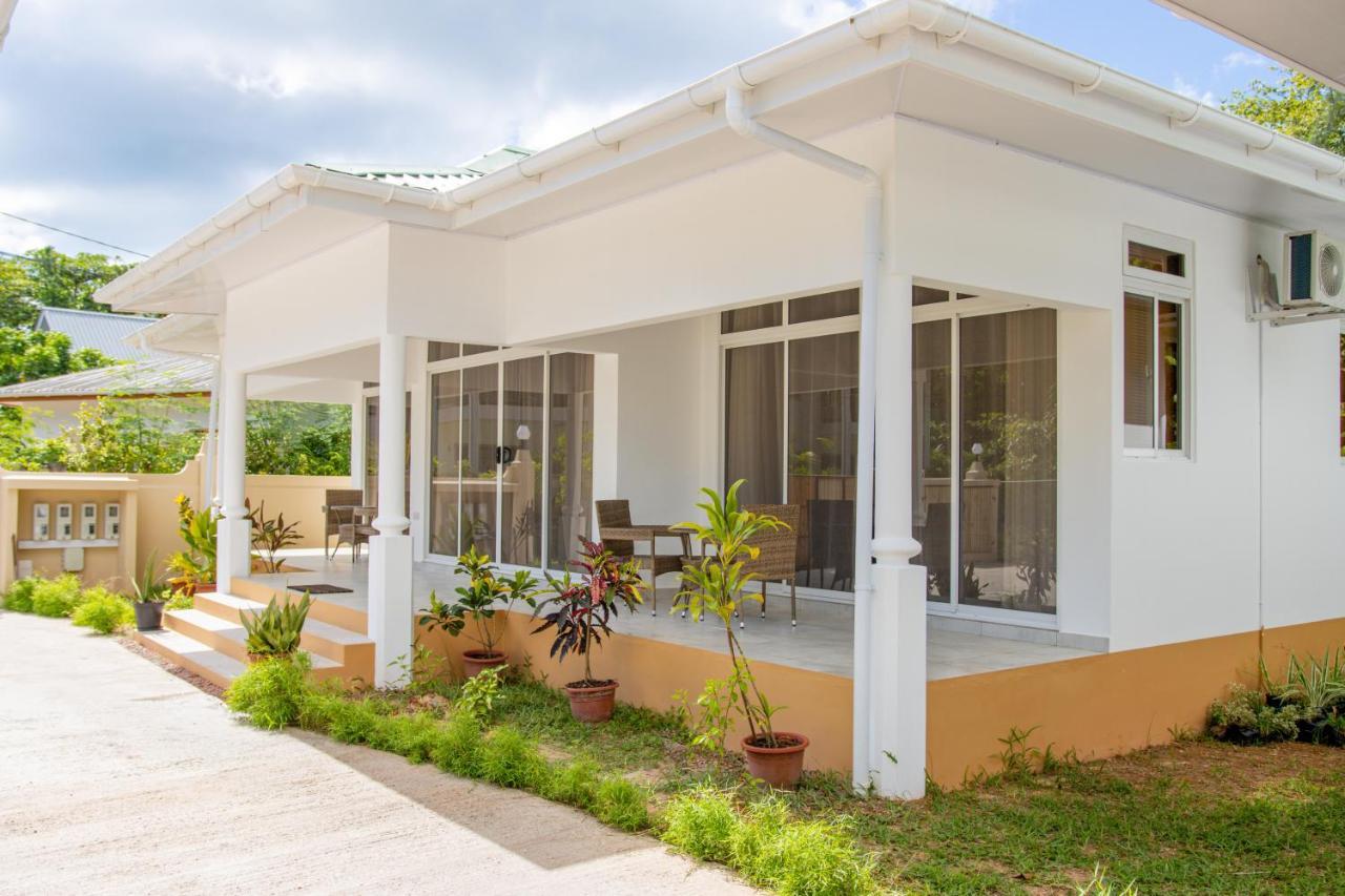Macmillan'S Holiday Villas Grand Anse  Exterior photo